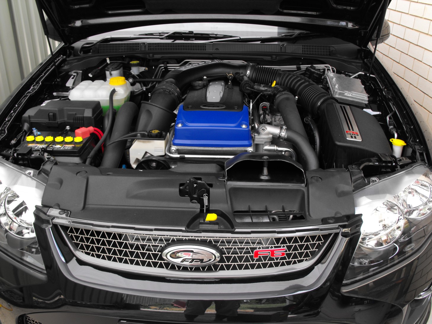 F6 engine bay with V8 CAI pipe fitted