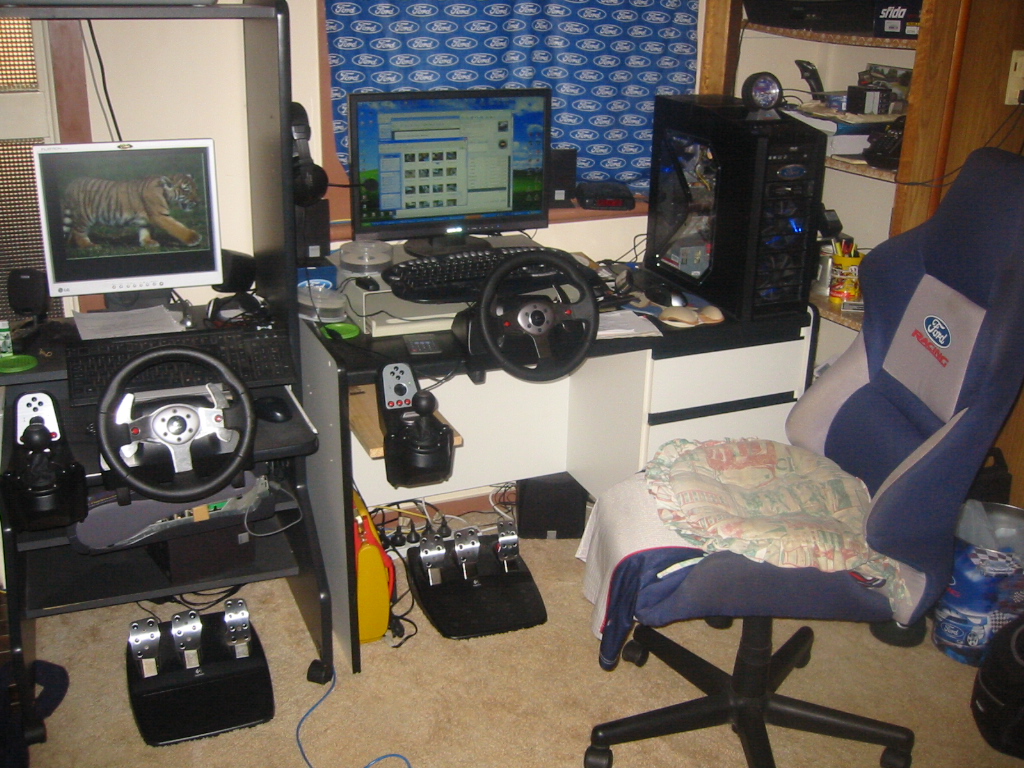 My G25 Gaming setup...